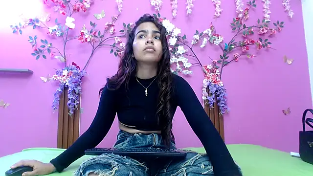 skinnysofia18 online show from 5, 5, 2026