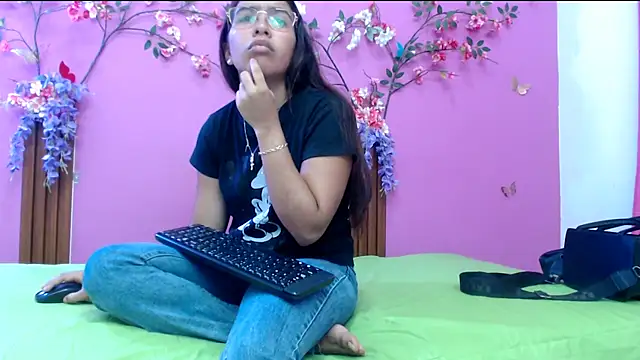 skinnysofia18 online show from 23, 4, 2026