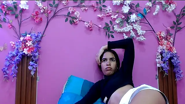 skinnysofia18 online show from 2, 11, 2025