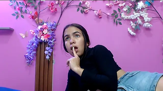 skinnysofia18 online show from 17, 11, 2025