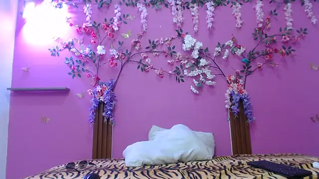 skinnysofia18 online show from 5, 2, 2026