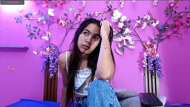 Snapshot of skinnysofia18 chatting on 26, 6, 2026 skinnysofia18 online show from 26, 6, 2026