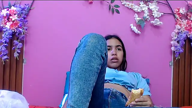 skinnysofia18 online show from 13, 9, 2025