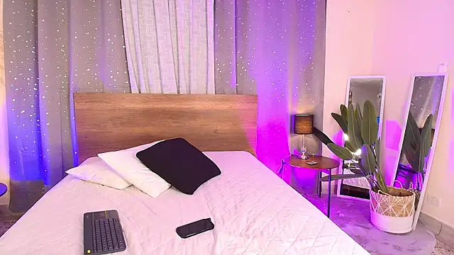 Snapshot of ViolettGomez_93 chatting on 3, 12, 2025 ViolettGomez 93 online show from 3, 12, 2025