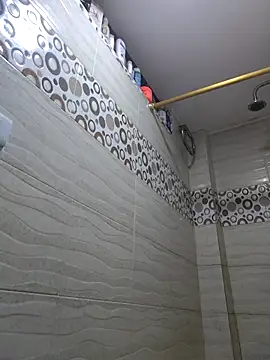 Kristal Bronw Lawren online show from 10, 9, 2025