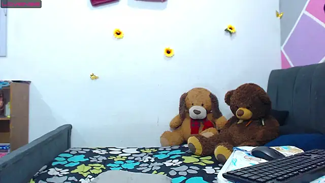 Snapshot of Sharasexy1 chatting on 17, 12, 2025 Sharasexy1 online show from 17, 12, 2025