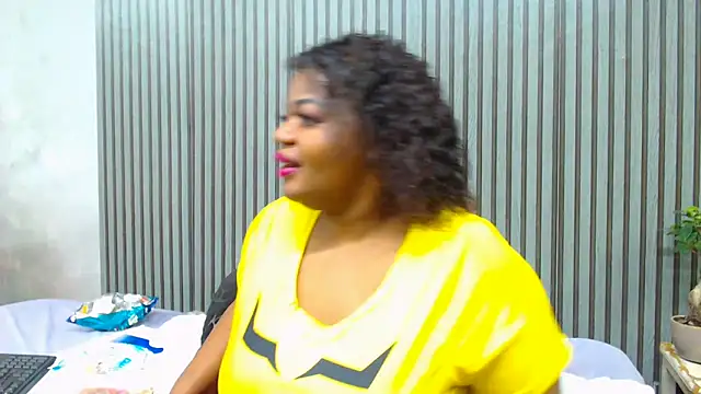 ROYALASS25 online show from 8, 5, 2026