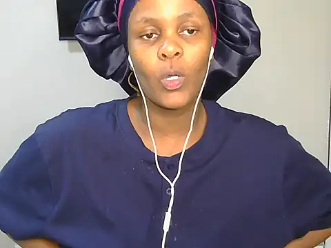 Snapshot of Sultry_Booty chatting on 18, 10, 2025 Sultry Booty online show from 18, 10, 2025