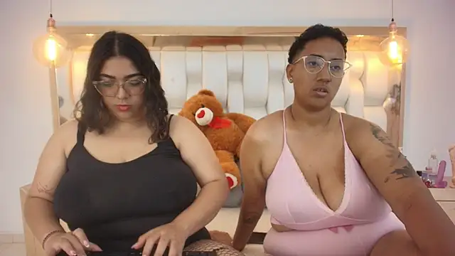 TiffantyAndStacy online show from 15, 9, 2025