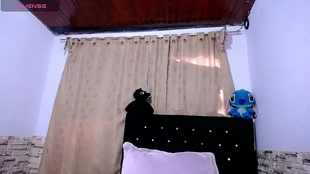 DaraKat18 online show from 5, 2, 2026