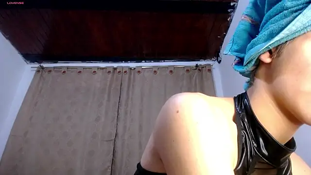 DaraKat18 online show from 4, 4, 2026