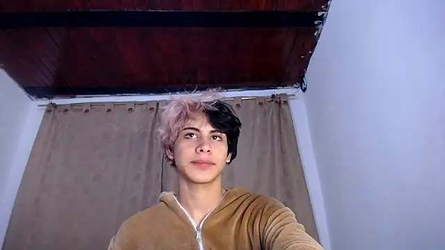 DaraKat18 online show from 7, 4, 2026