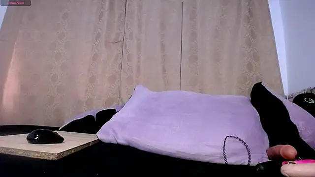 DaraKat18 online show from 13, 4, 2026