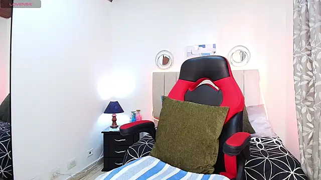 Naomi Redd online show from 20, 10, 2025