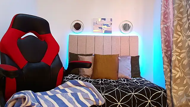 Naomi Redd online show from 10, 9, 2025