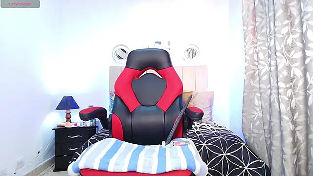 Naomi Redd online show from 7, 10, 2025