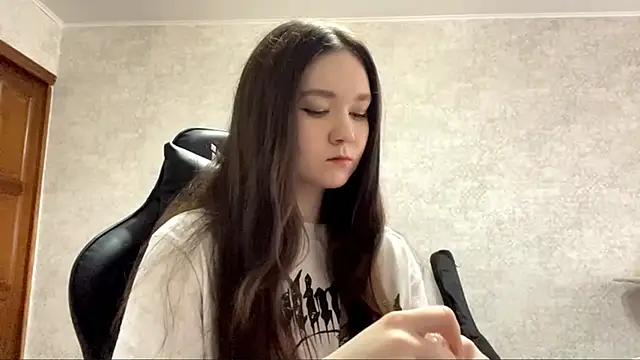 Pikmigirl18 online show from 28, 9, 2025