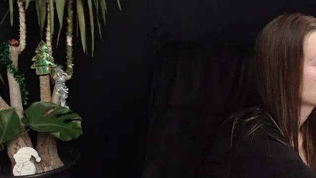 lola skyxh online show from 4, 12, 2025