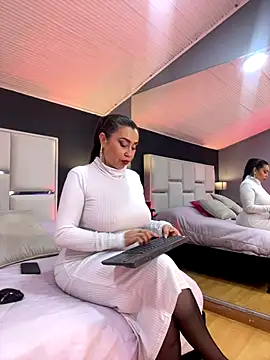 Samantha Milf   online show from 12, 10, 2025