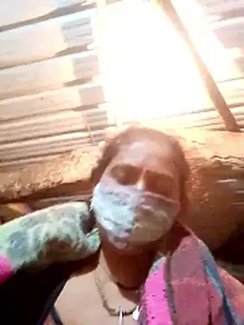 Snapshot of CUTE-004 chatting on 21, 12, 2025 CUTE-004 online show from 21, 12, 2025