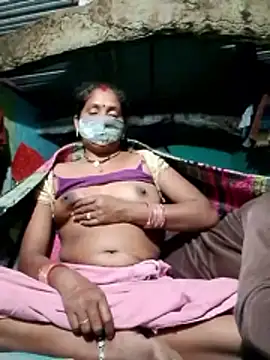 Snapshot of CUTE-004 chatting on 27, 11, 2025 CUTE-004 online show from 27, 11, 2025