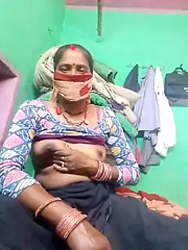 Snapshot of CUTE-004 chatting on 20, 11, 2025 CUTE-004 online show from 20, 11, 2025