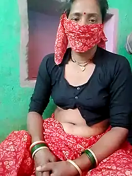 Snapshot of CUTE-004 chatting on 10, 11, 2025 CUTE-004 online show from 10, 11, 2025