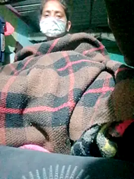 Snapshot of CUTE-004 chatting on 9, 11, 2025 CUTE-004 online show from 9, 11, 2025