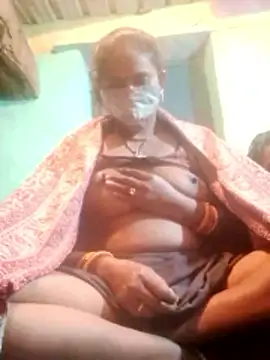 Snapshot of CUTE-004 chatting on 19, 12, 2025 CUTE-004 online show from 19, 12, 2025