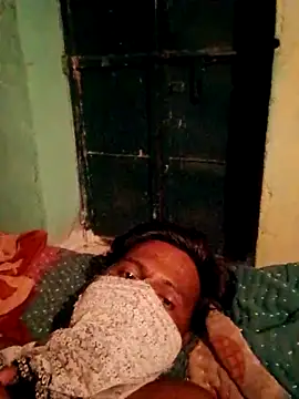 Snapshot of CUTE-004 chatting on 1, 10, 2025 CUTE-004 online show from 1, 10, 2025