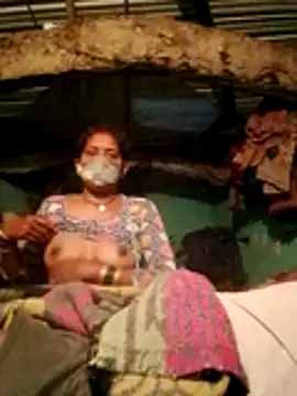 Snapshot of CUTE-004 chatting on 9, 10, 2025 CUTE-004 online show from 9, 10, 2025