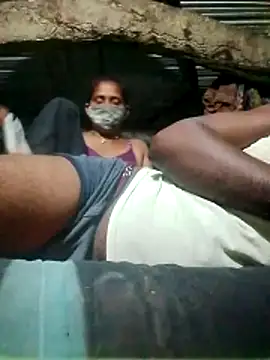 Snapshot of CUTE-004 chatting on 21, 10, 2025 CUTE-004 online show from 21, 10, 2025