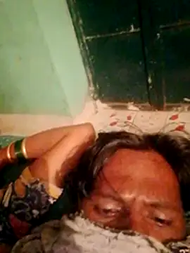 Snapshot of CUTE-004 chatting on 11, 10, 2025 CUTE-004 online show from 11, 10, 2025