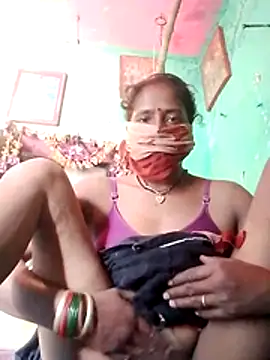 Snapshot of CUTE-004 chatting on 16, 10, 2025 CUTE-004 online show from 16, 10, 2025