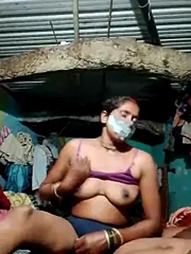 Snapshot of CUTE-004 chatting on 26, 10, 2025 CUTE-004 online show from 26, 10, 2025