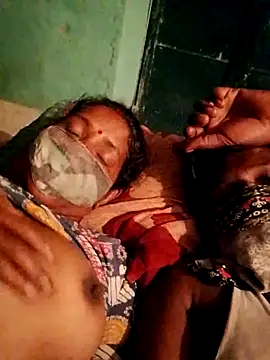 Snapshot of CUTE-004 chatting on 5, 10, 2025 CUTE-004 online show from 5, 10, 2025