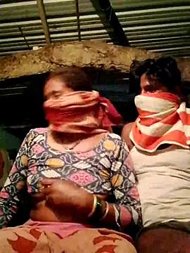 Snapshot of CUTE-004 chatting on 12, 9, 2025 CUTE-004 online show from 12, 9, 2025