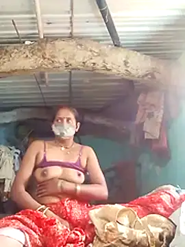 Snapshot of CUTE-004 chatting on 23, 10, 2025 CUTE-004 online show from 23, 10, 2025