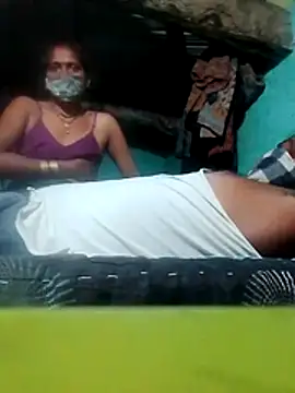 Snapshot of CUTE-004 chatting on 17, 10, 2025 CUTE-004 online show from 17, 10, 2025