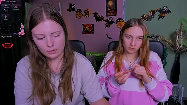 Snapshot of melani_bumm chatting on 27, 10, 2025 melani bumm online show from 27, 10, 2025