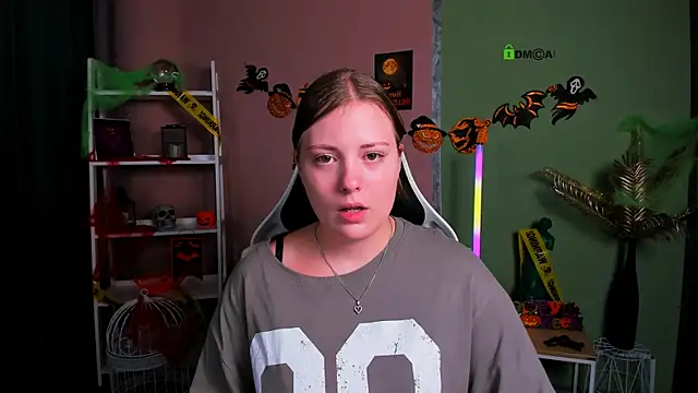 Snapshot of melani_bumm chatting on 21, 10, 2025 melani bumm online show from 21, 10, 2025