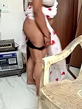 Snapshot of your_favourite_bhabhi chatting on 15, 9, 2025 your favourite bhabhi online show from 15, 9, 2025