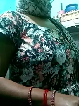 Snapshot of your_favourite_bhabhi chatting on 9, 11, 2025 your favourite bhabhi online show from 9, 11, 2025