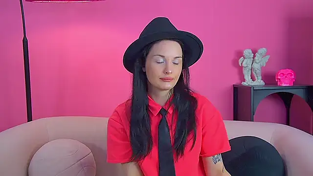 MollyMillsen online show from 21, 11, 2025