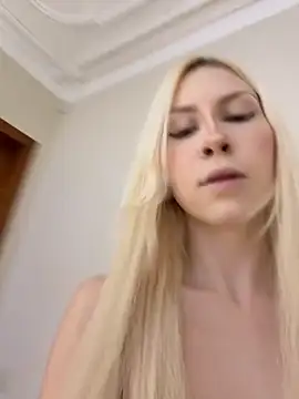 Elven Elfie online show from 27, 11, 2025