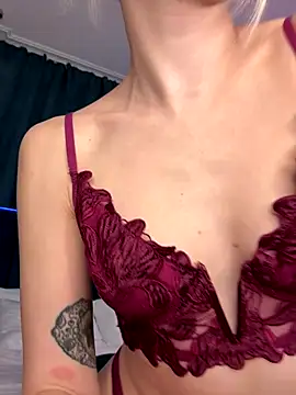 Elven Elfie online show from 8, 11, 2025