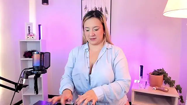 hollie joliie online show from 20, 3, 2026