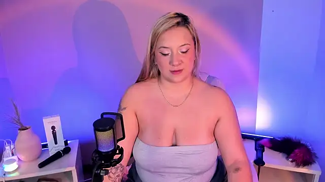 hollie joliie online show from 13, 1, 2026