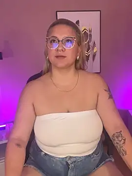 Snapshot of hollie_joliie chatting on 25, 9, 2025 hollie joliie online show from 25, 9, 2025