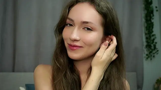 ZeniaBolich online show from 24, 9, 2025